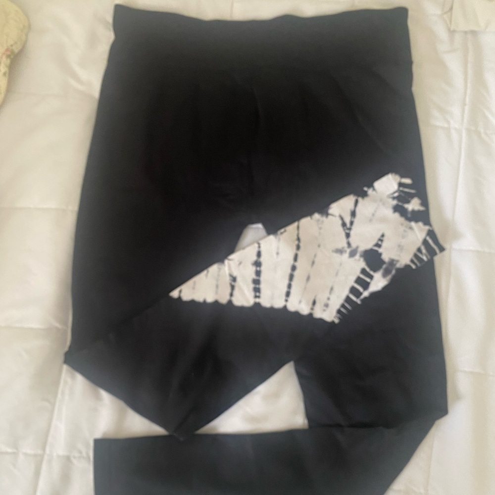 ZYIA Ladies Black and White Patterned Leggings